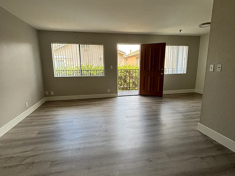 14530 Lemoli Ave #5 — Photo 8