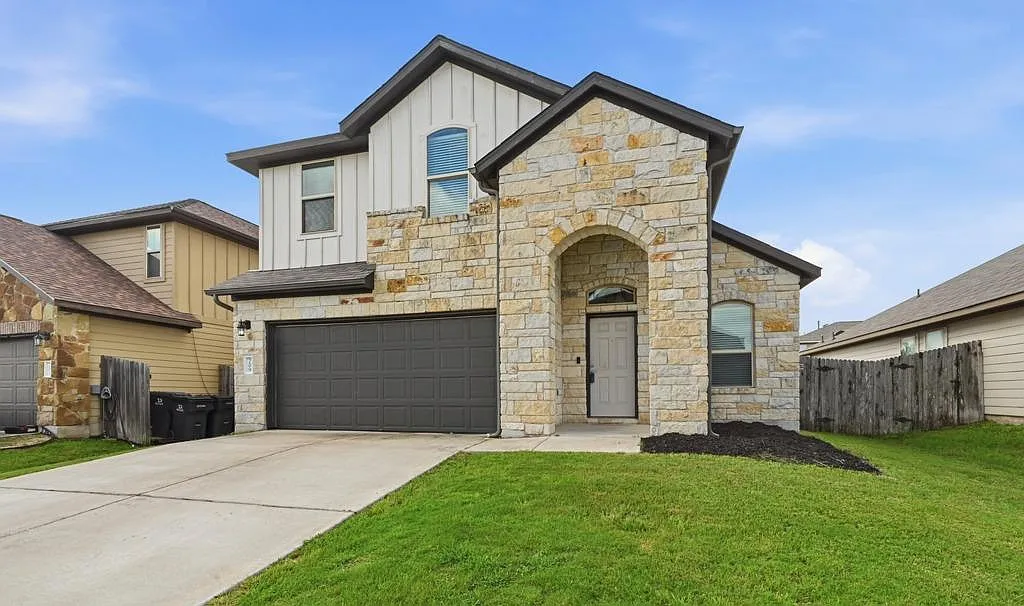 3 bed, 2.5 bath, 1400 sqft, $2,000 — Photo 1