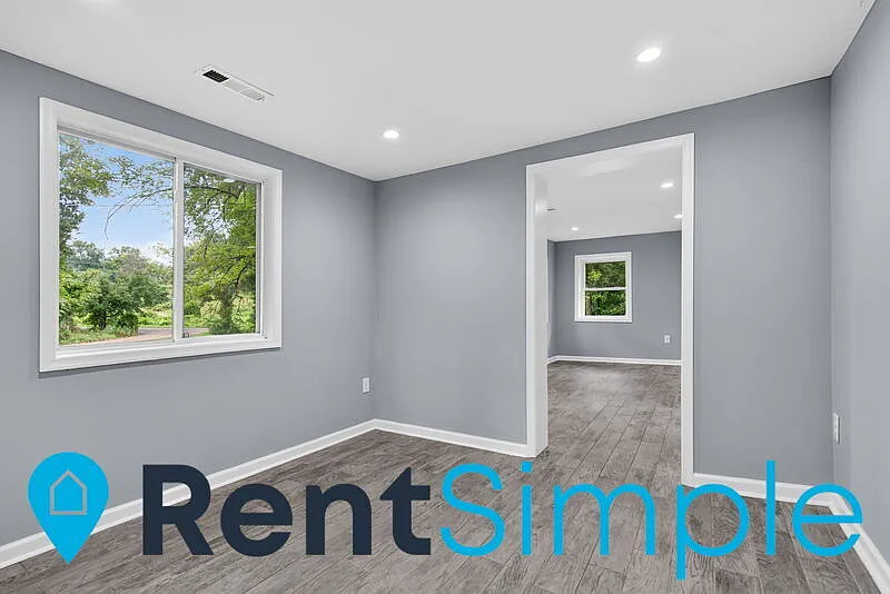 3 bed, 1.0 bath, 1800 sqft, $2,195 — Photo 4