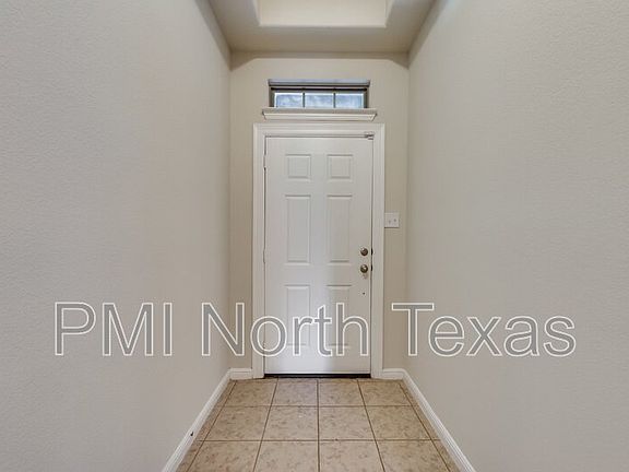 5th image of 2404 Sun Creek Dr