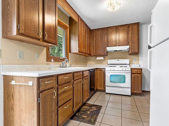 5th image of 817 Arnold Ave