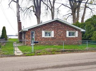 30349 Island Dr, Gibraltar, MI 48173
