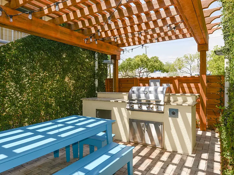 3012 W De Leon St — Photo 9