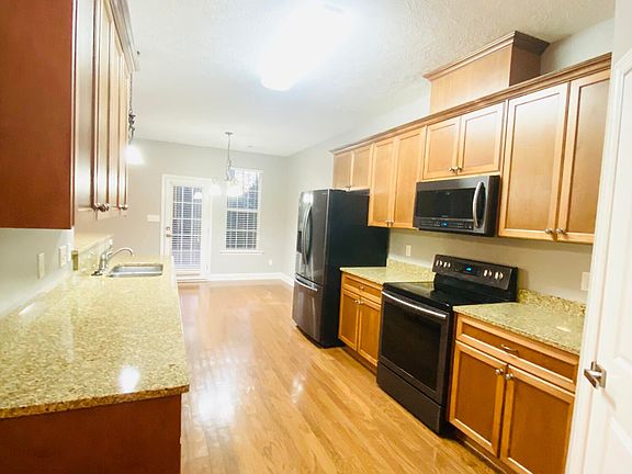 5th image of 504 Ellington Ct