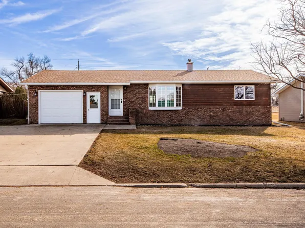 305 Webster St, Lisbon, ND 58054