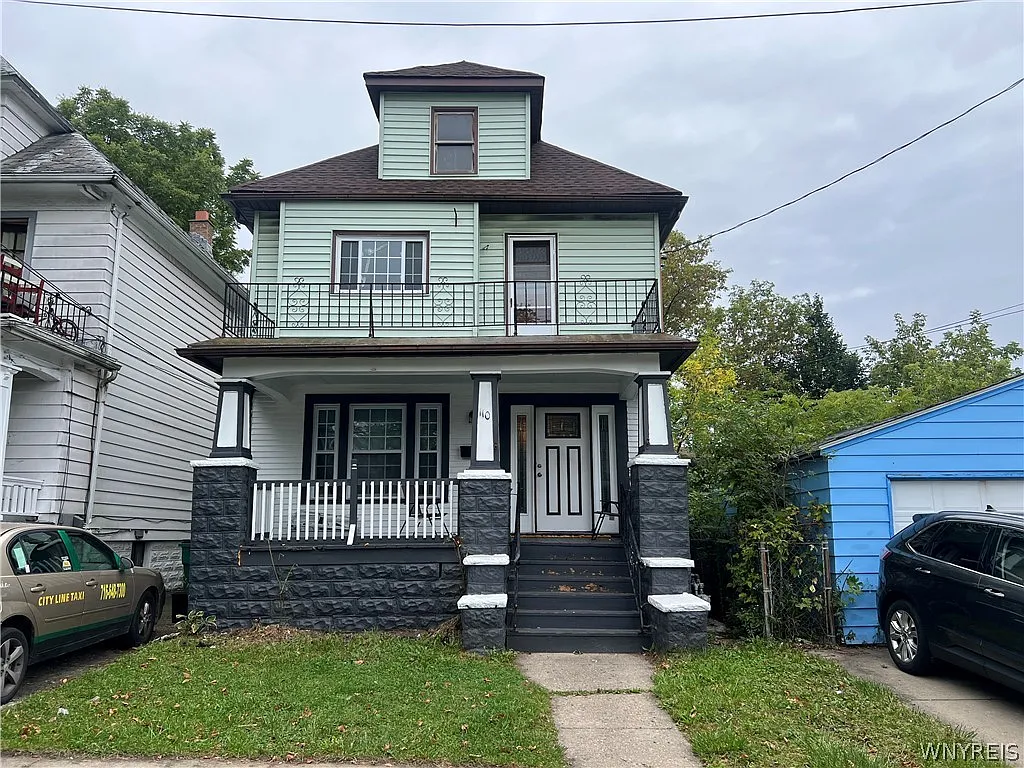 3 bed, 1.5 bath, 2376 sqft, $1,150 — Photo 1