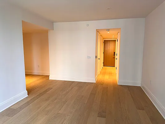 Rented by Coldwell Banker Warburg | media 12