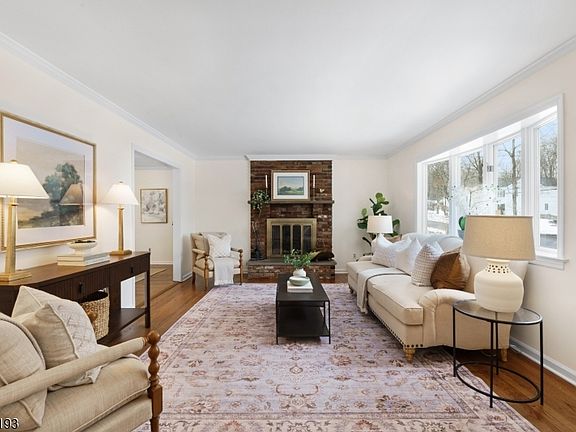 5th image of 134 Rutgers Ave