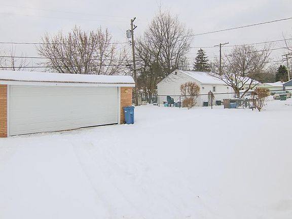 3rd image of 2906 Wellington Ave