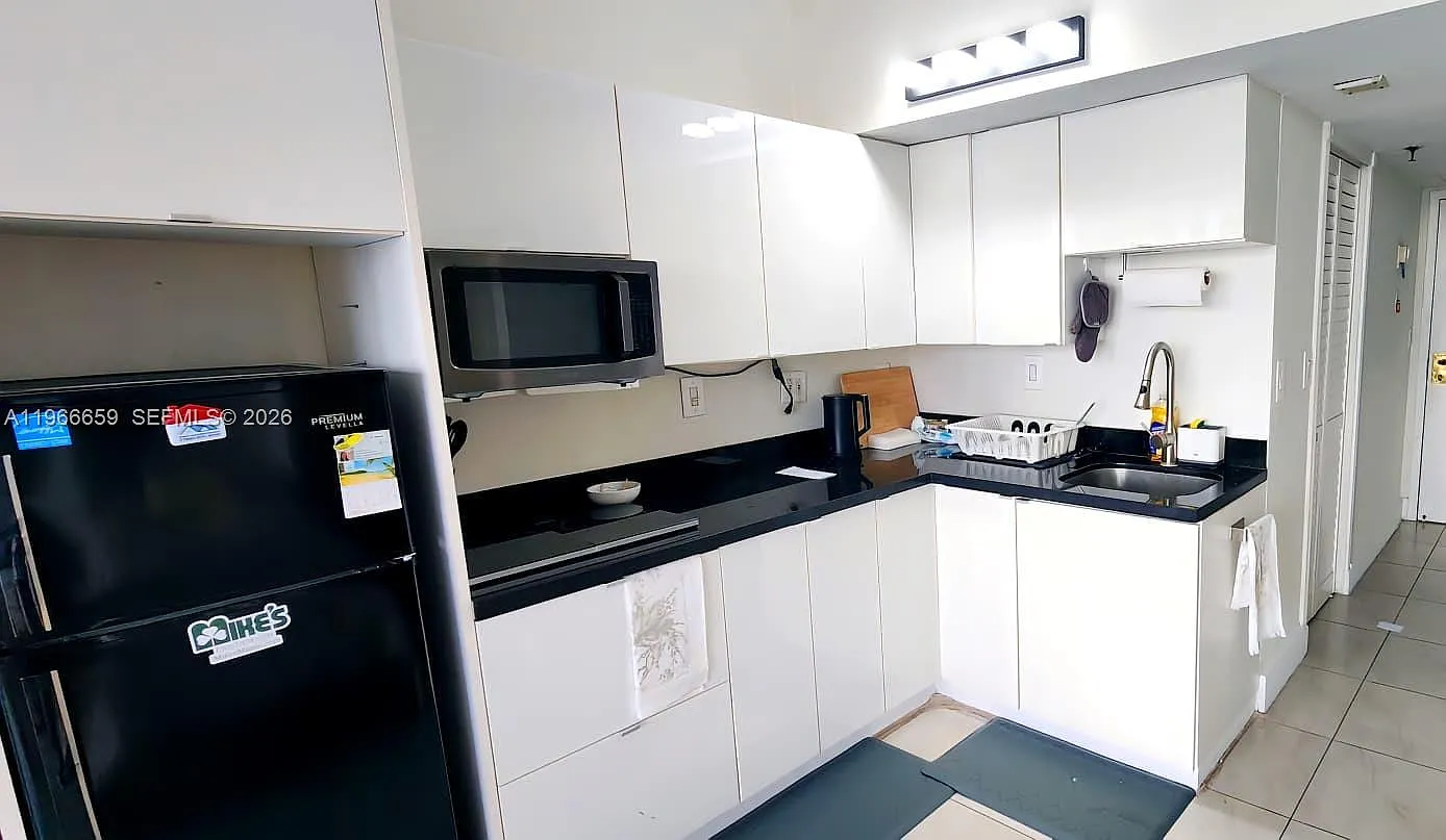 Venetia Condo — Photo 4
