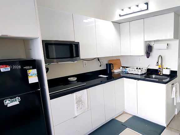 4th image of 555 NE 15th St APT 516