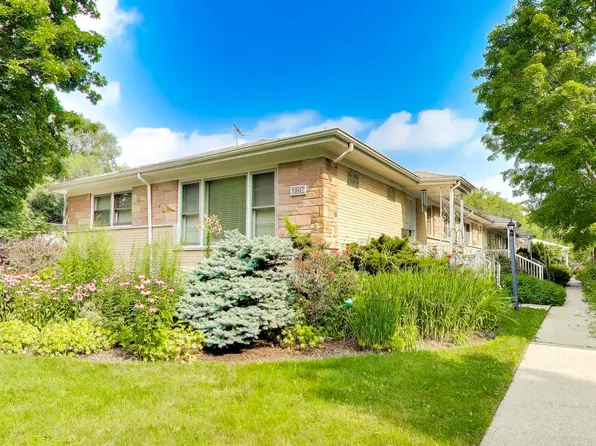 1907 Grant St #A, Evanston, IL 60201
