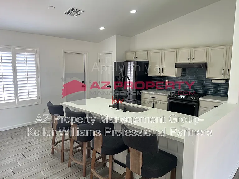 2447 S 80th Ln — Photo 4