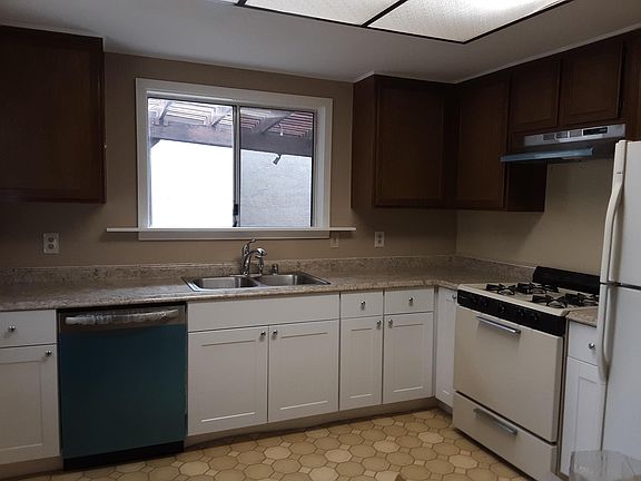 2nd image of 4734 Gardenia St