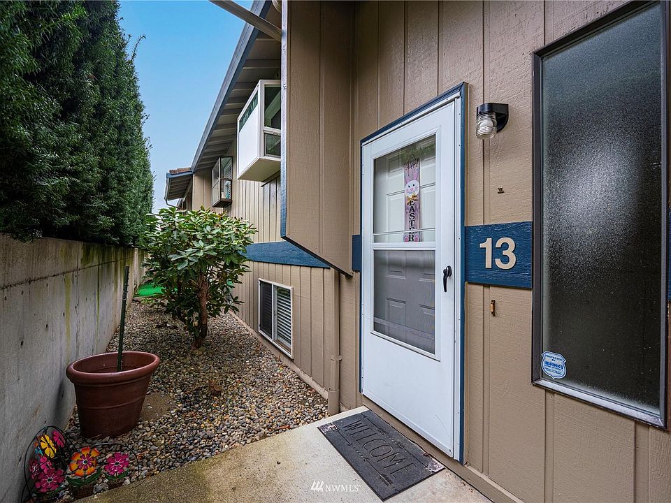 1st image of 110 19th Ave SE Unit 13