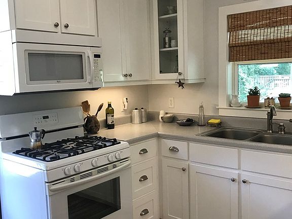 4th image of 512 Maple St