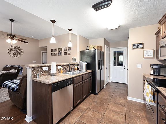 4th image of 20 Layne Dr