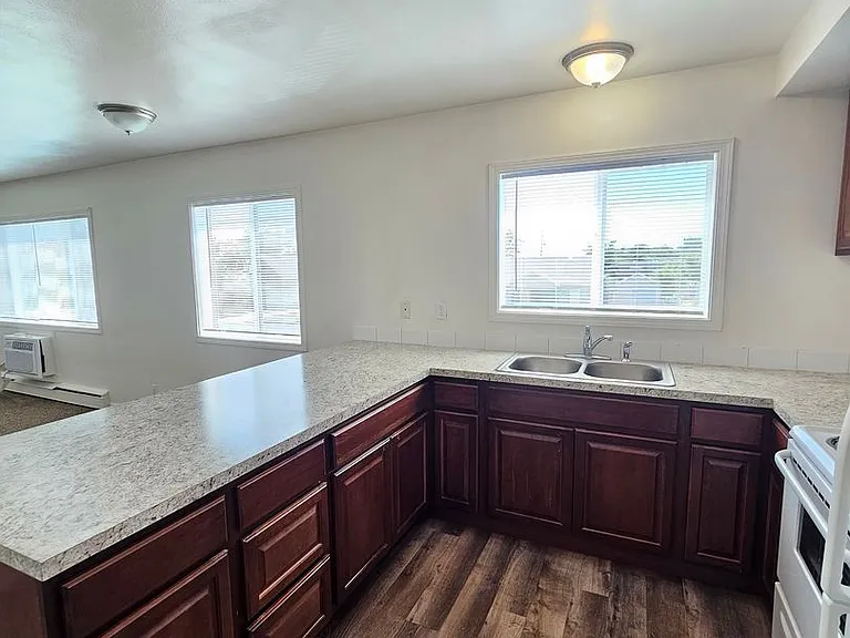 615 S Alder St — Photo 16