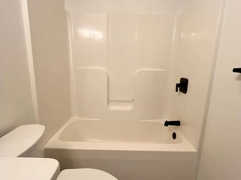 2504 E Augusta St — Photo 22
