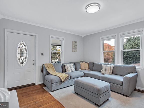 3rd image of 3119 Clayborne Ave