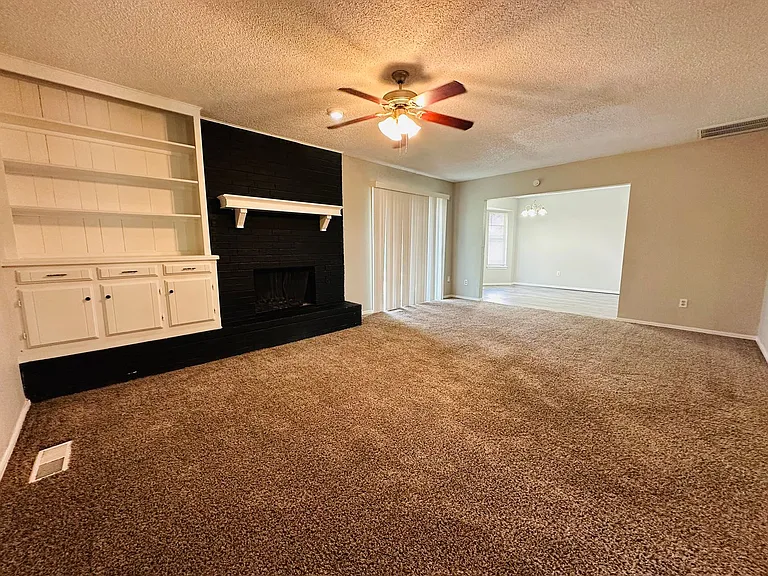 11701 N Lee Ave — Photo 6