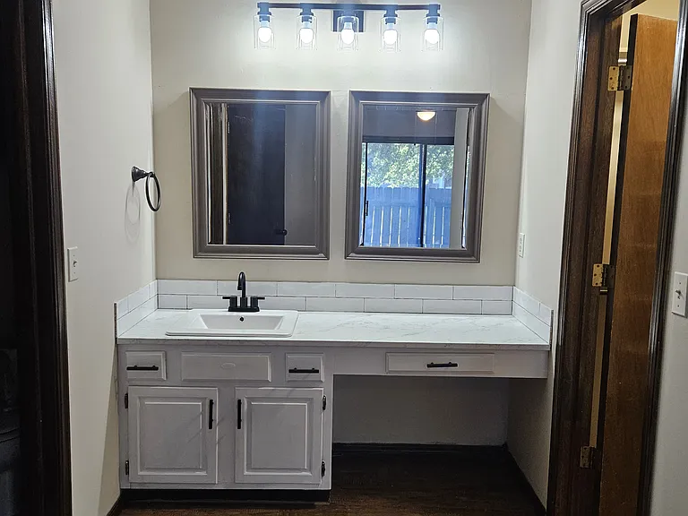 1500 E Tanglewood Rd — Photo 8