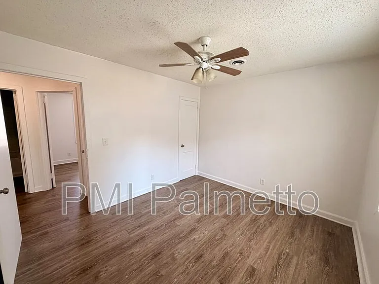 528 Jasper St — Photo 8