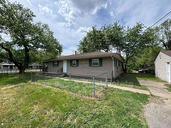 3rd image of 2315 Waneta St