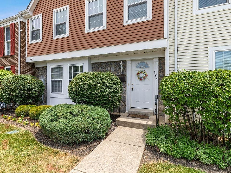 1st image of 922 Woodlyn Dr N