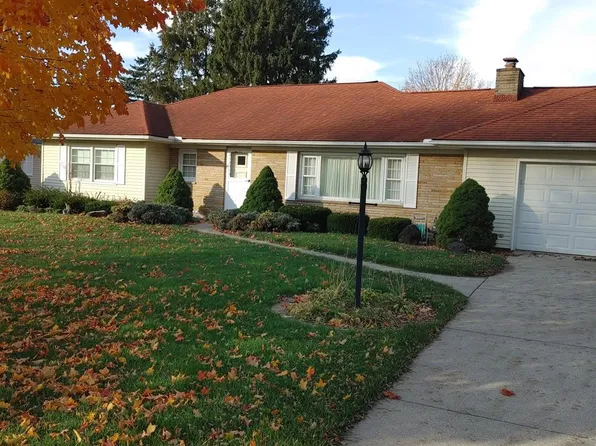 1902 Tiffin Rd, Fremont, OH 43420