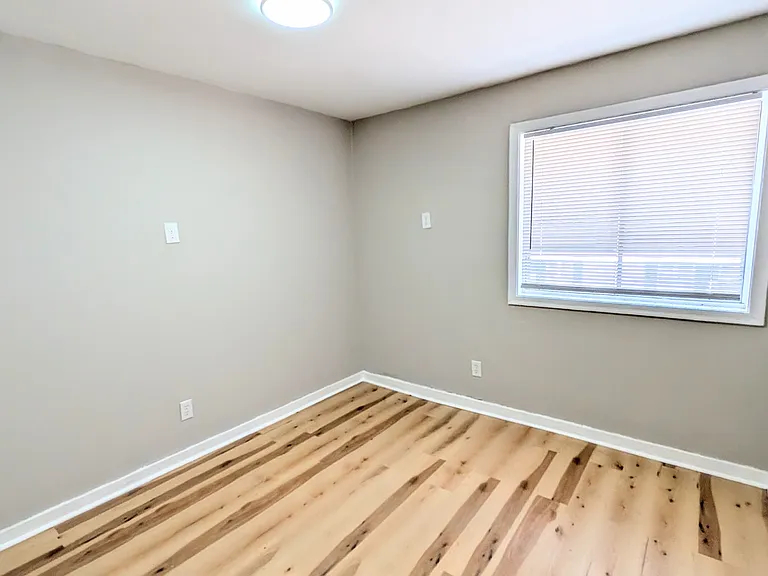 4855 College St #7 — Photo 10