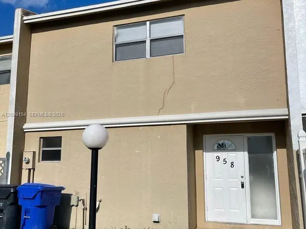 958 SW 74th Ave, Pompano Beach, FL 33068
