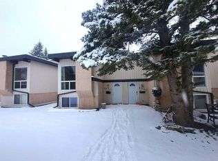 9930 W 26th St SW, Calgary, AB T2V 4E9