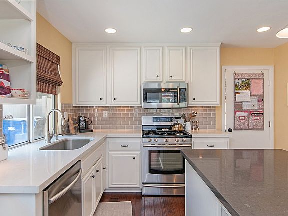 4th image of 8506 E County Dr