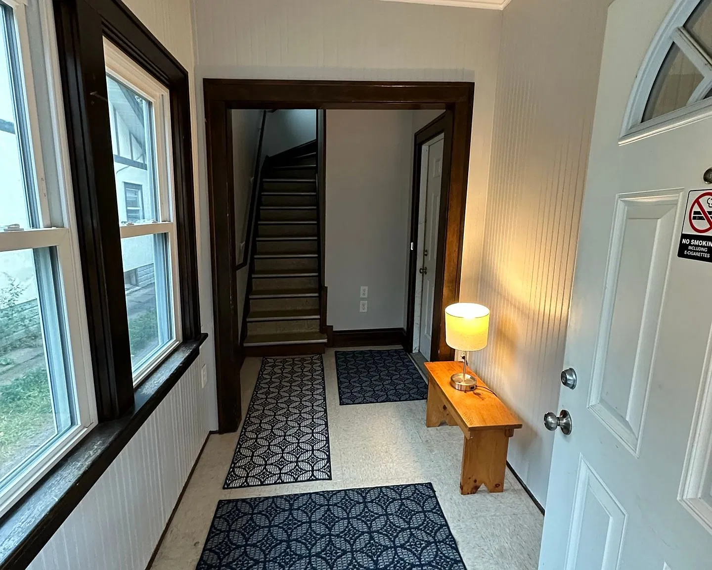 Affordable!! Spacious 4 bedroom / 2 bathroom Main Floor Duplex in SE Minneapolis with Bonus lower... — Photo 1