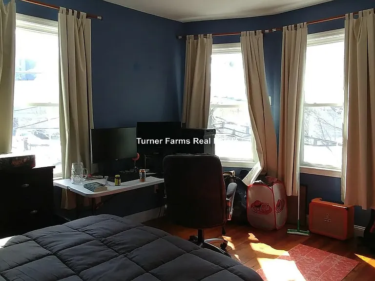 84 Line St — Photo 10