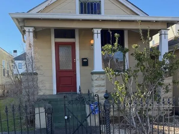 526 Bellecastle St, New Orleans, LA 70115