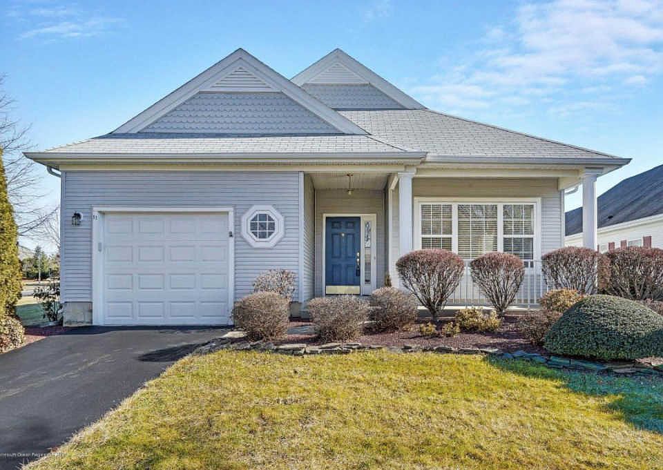 1st image of 11 Devereux Dr
