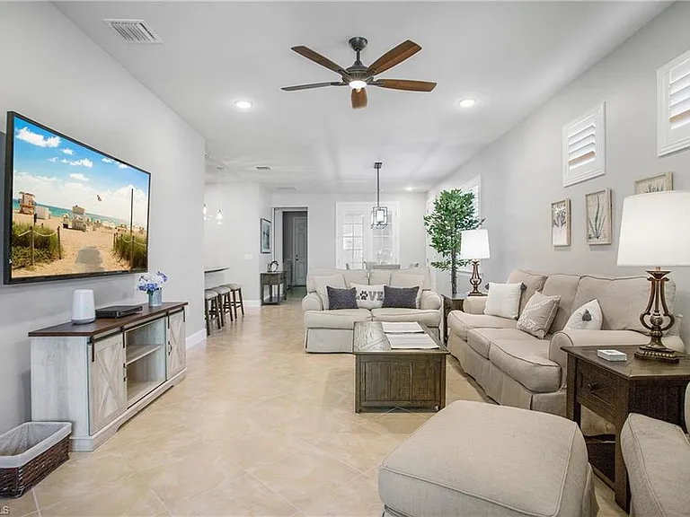 7674 Jacaranda Ln — Photo 4