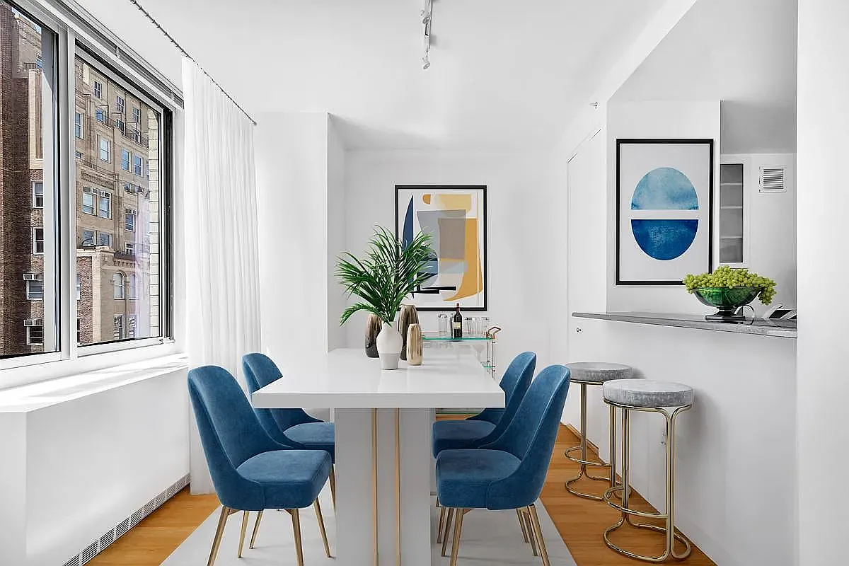 320 West 38th Street — Photo 1