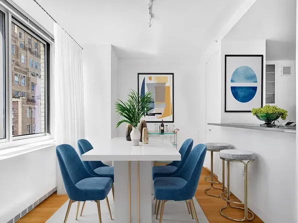 320 W 38th St APT 923, New York, NY 10018