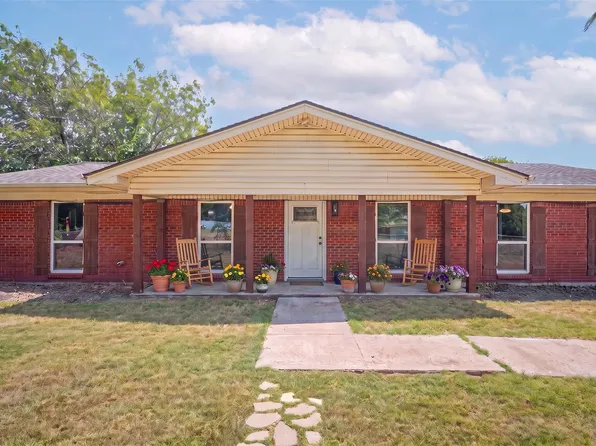 611 S Dallas St, Palmer, TX 75152