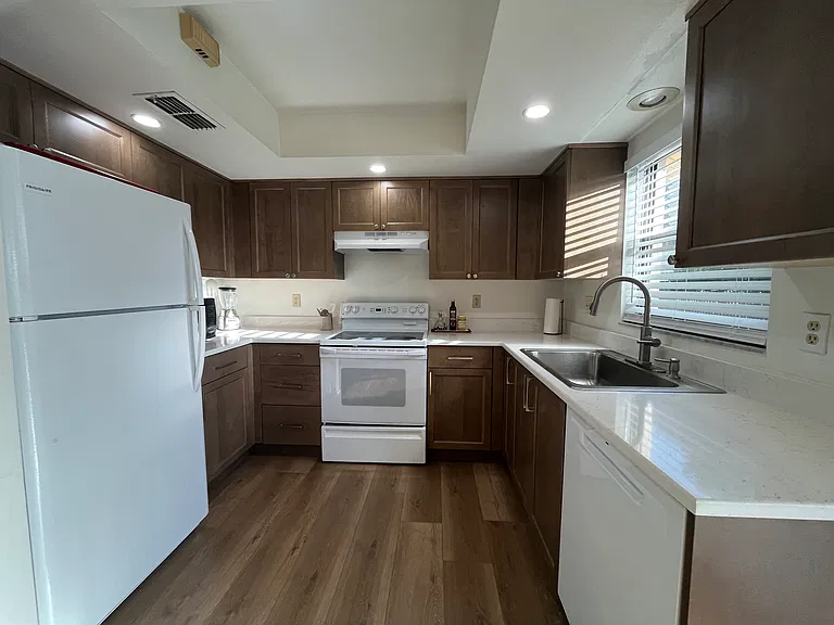 742 Trotter Ave — Photo 5