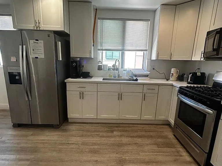 1575 W 37th Pl — Photo 4