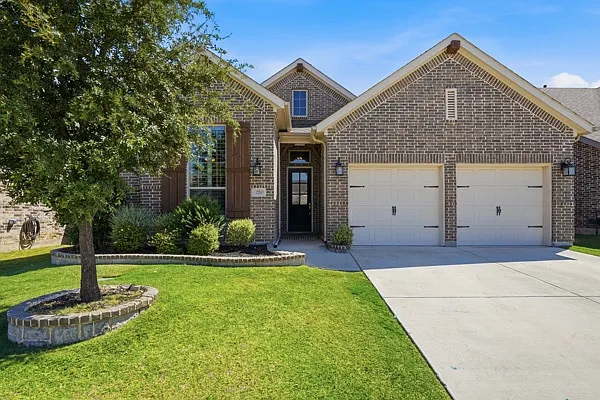 3 bed, 2.5 bath, 2240 sqft, $2,850 — Photo 1