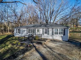 511 N 142nd St, Bonner Springs, KS 66012