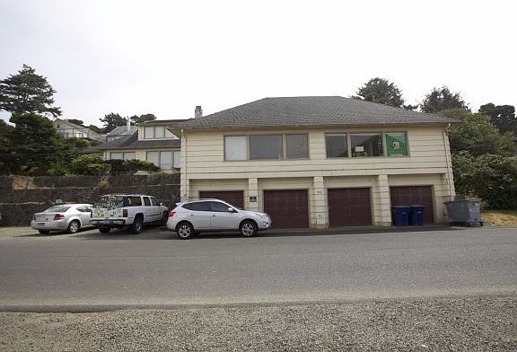 4th image of 4422 SW Beach Ave APT 5