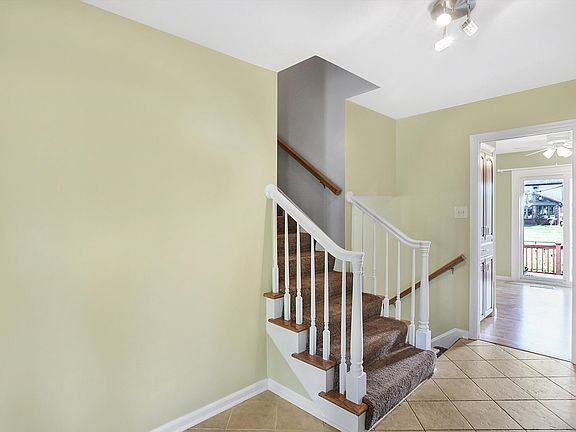 5th image of 9063 Dewberry Ct