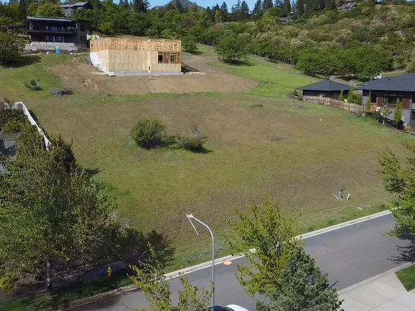 4101 Piedmont Ter, Medford, OR 97504