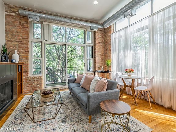 2nd image of 1844 S Michigan Ave Unit 201